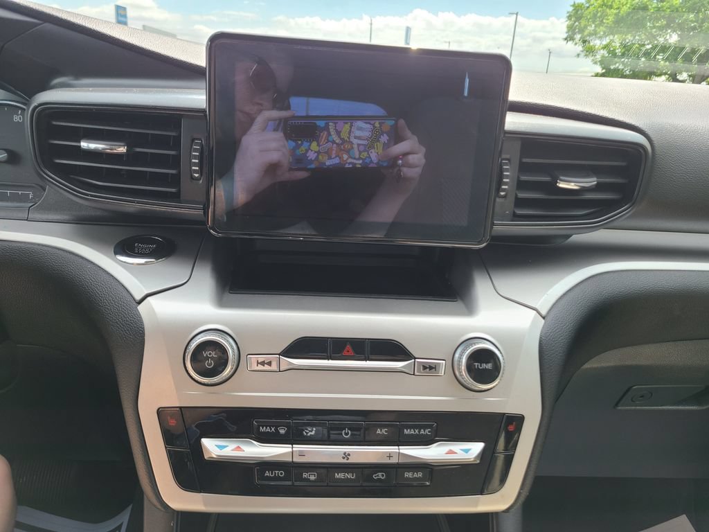 Used 2022 Ford Explorer XLT AWD/4WD image 25