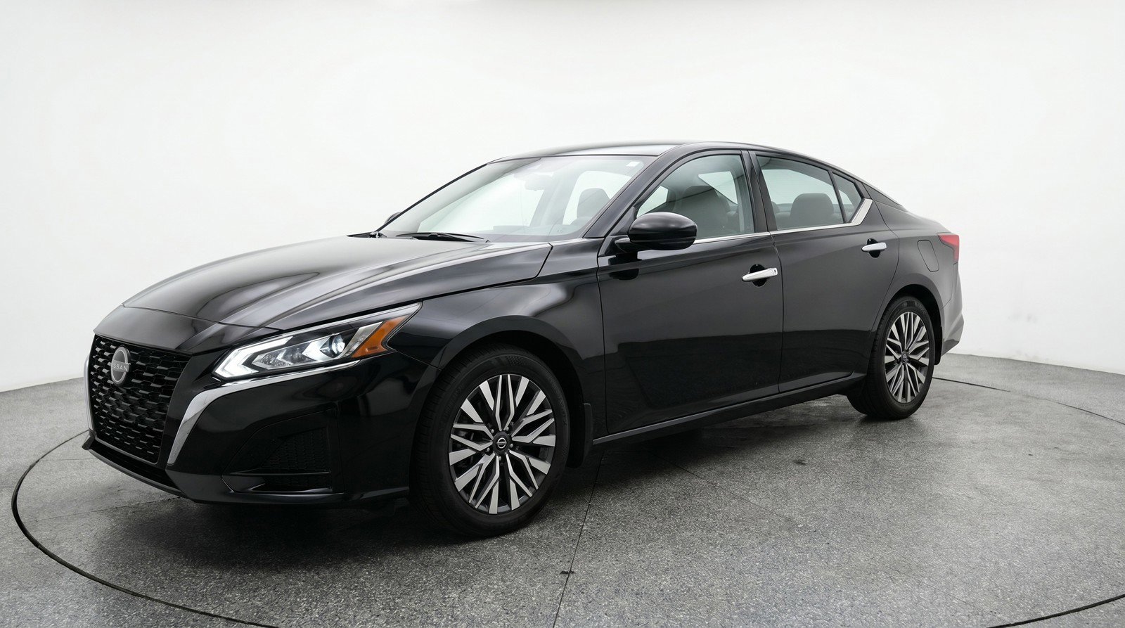 Used 2025 Nissan Altima 2.5 SV FWD image 3