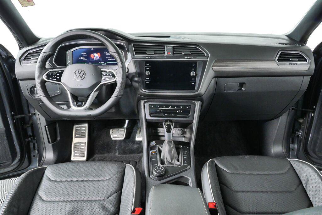 Used 2024 Volkswagen Tiguan SEL R-Line AWD/4WD image 20
