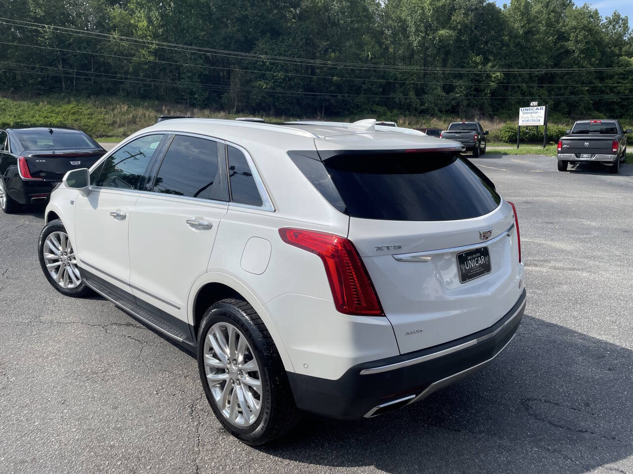 Used 2017 Cadillac XT5 Platinum w/ Driver Assist Package AWD/4WD image 5