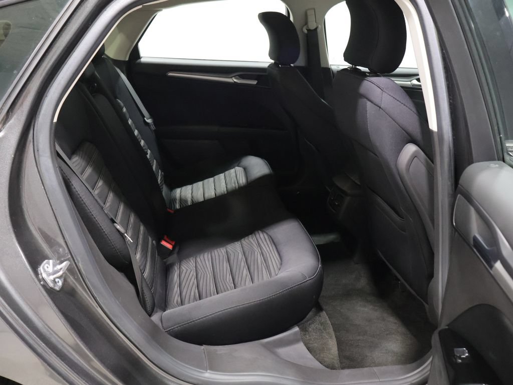 Used 2016 Ford Fusion SE FWD image 21