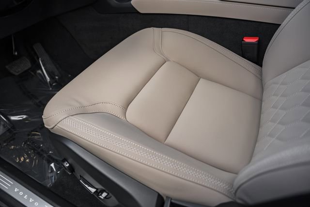 New 2026 Volvo XC90 T8 Plus w/ Protection Package Premier image 33