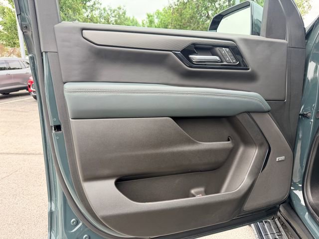 Used 2025 GMC Yukon XL AT4 AWD/4WD image 12
