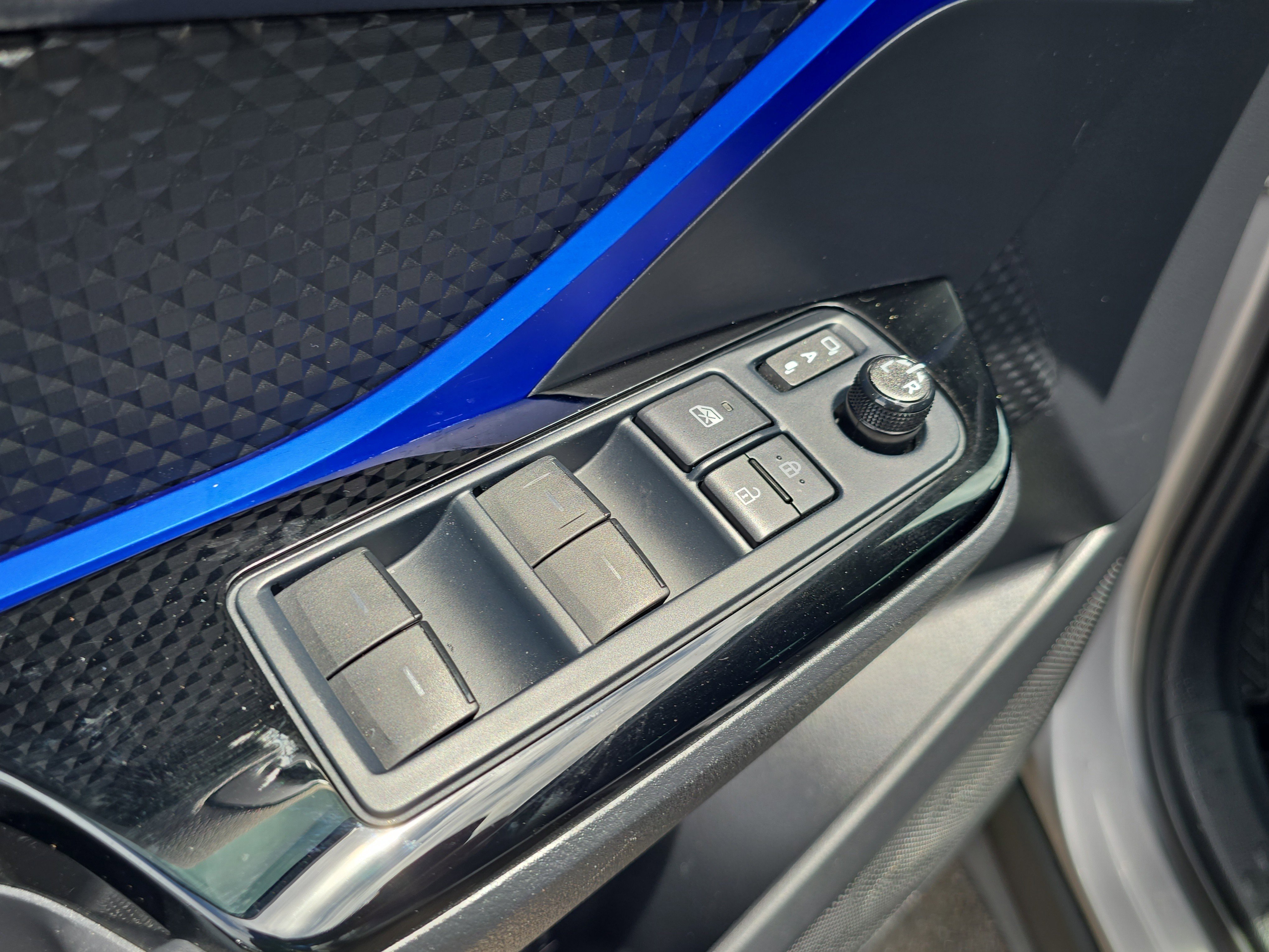 Used 2020 Toyota C-HR XLE FWD image 19