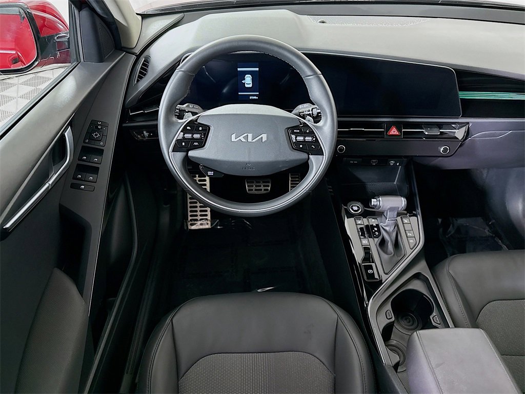 Used 2024 Kia Niro EX Touring image 4