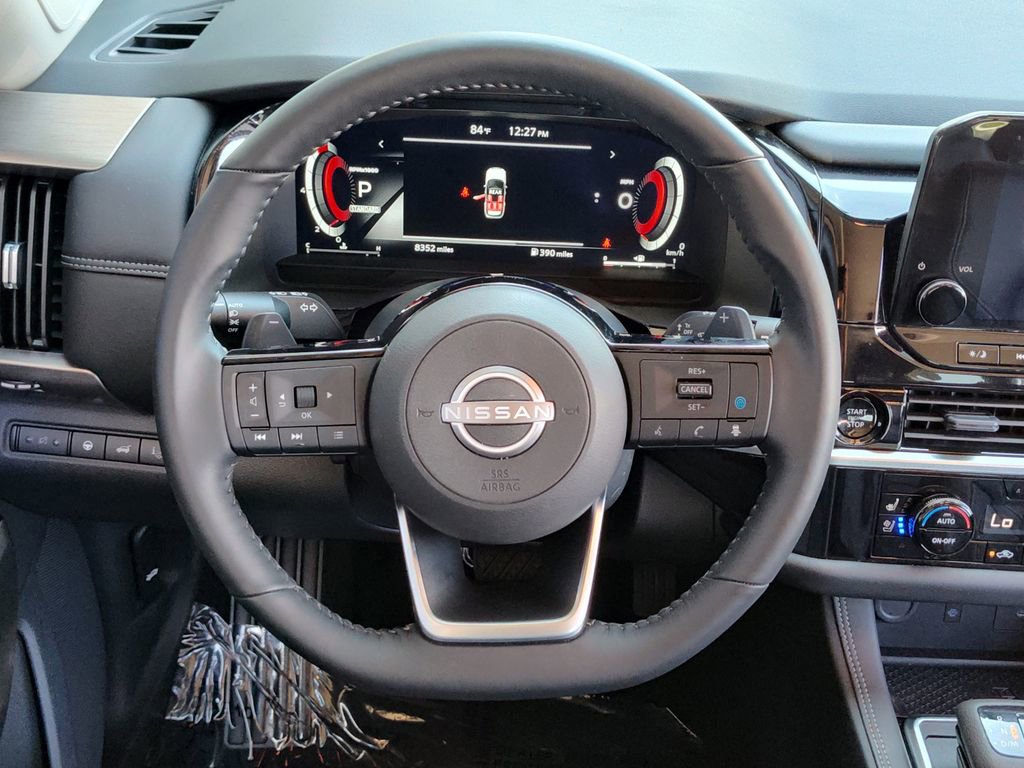 Used 2025 Nissan Pathfinder Platinum image 21