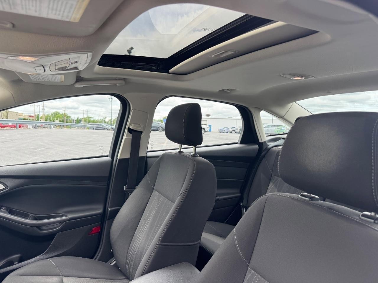 Used 2018 Ford Focus SEL w/ Cold Weather Package FWD image 18