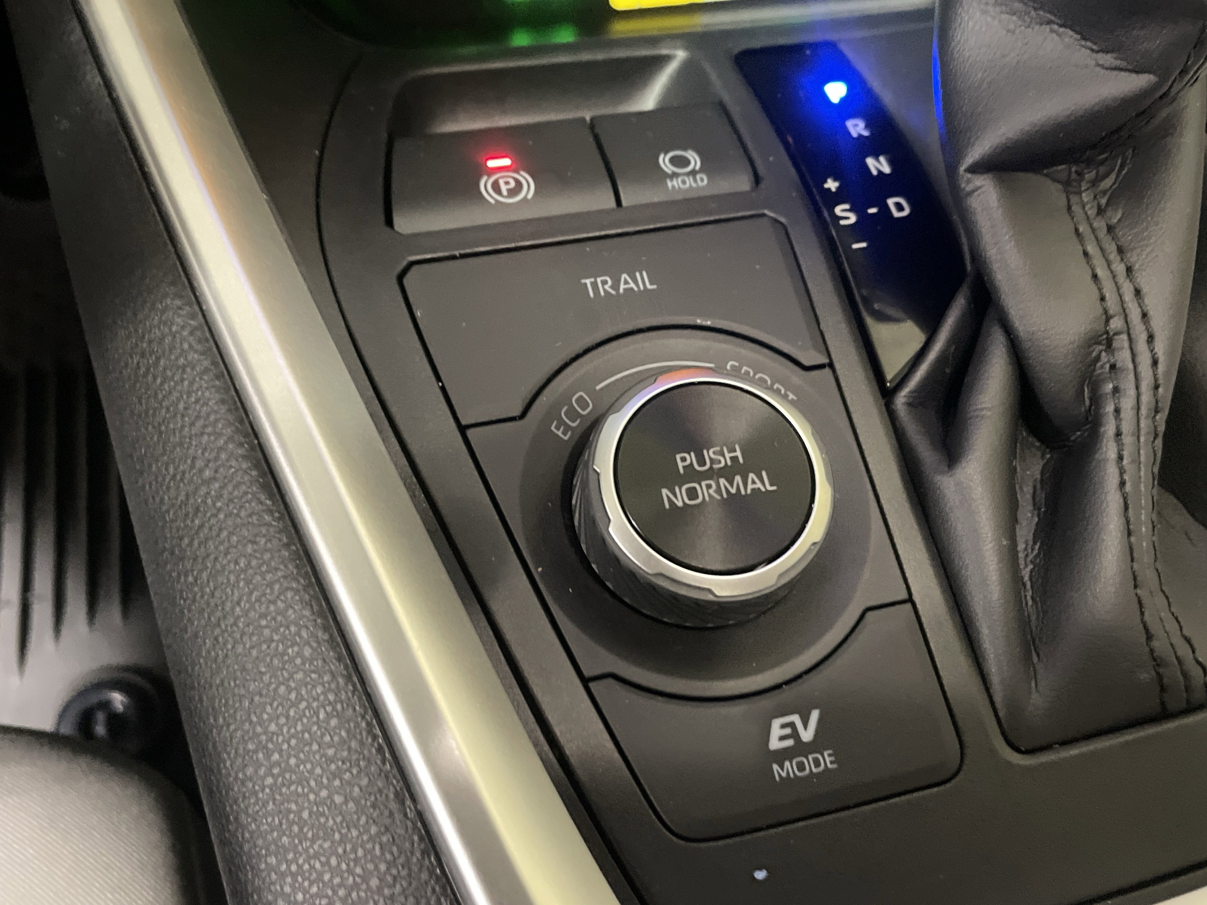 Used 2025 Toyota RAV4 XLE image 28