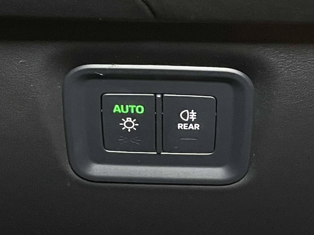 Certified 2025 Porsche Cayenne Coupe AWD/4WD image 38