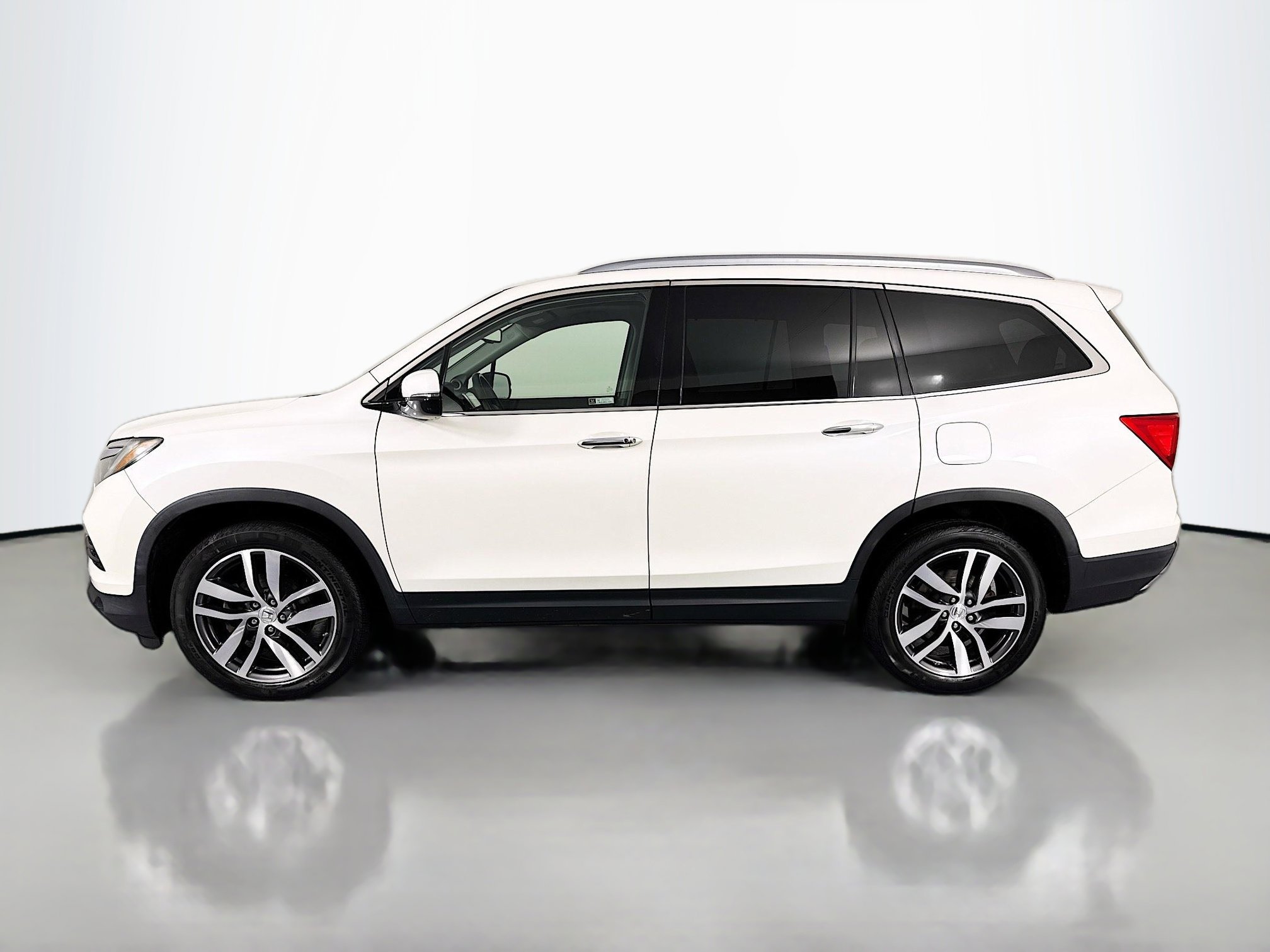 Certified 2018 Honda Pilot Touring image 8