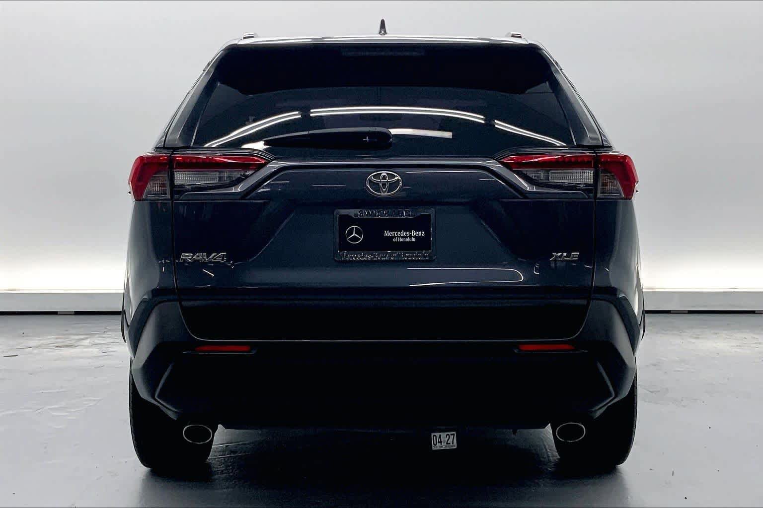 Used 2019 Toyota RAV4 XLE Premium FWD image 4