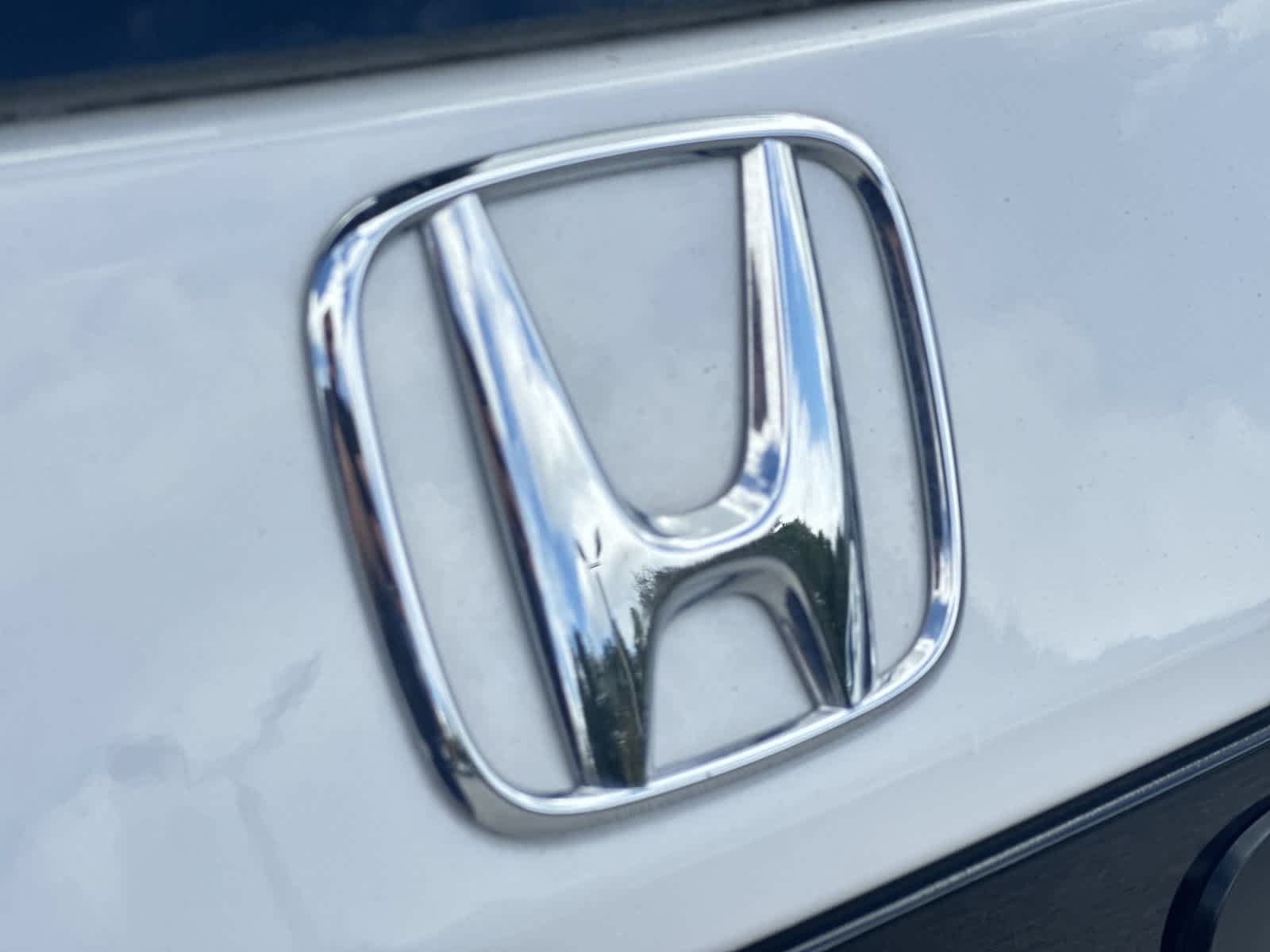 Certified 2025 Honda Pilot Touring image 10