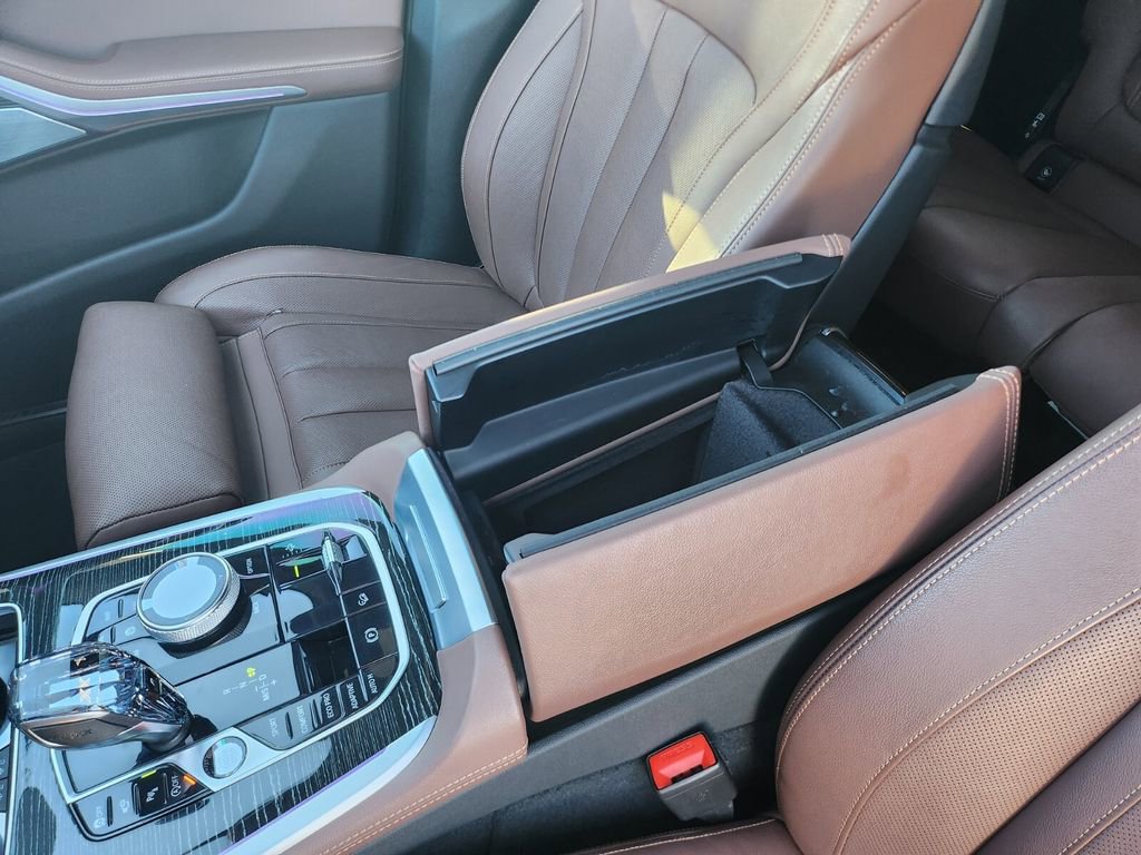 Used 2022 BMW X7 M50i w/ Dynamic Handling Package image 33