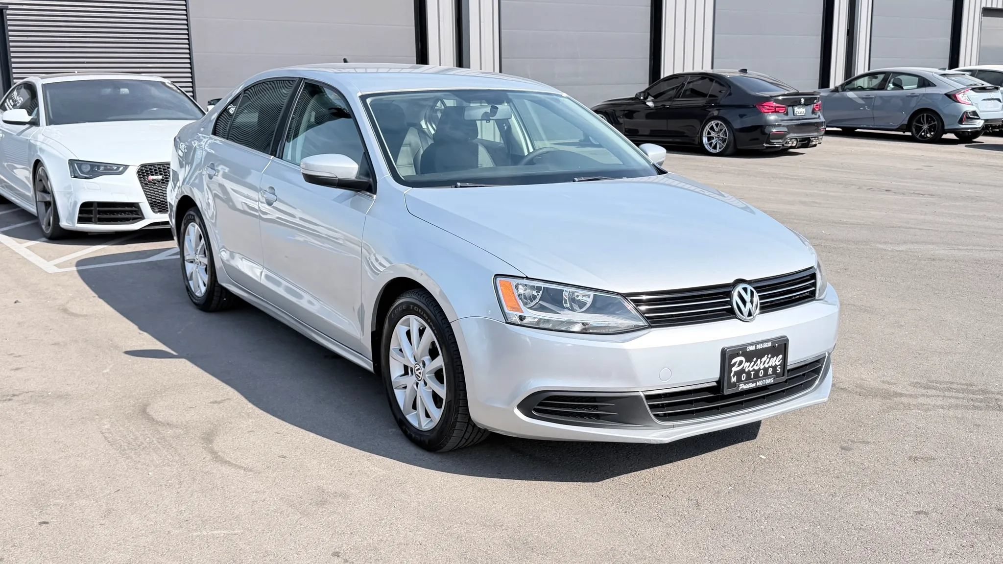 Used 2013 Volkswagen Jetta SE FWD image 2