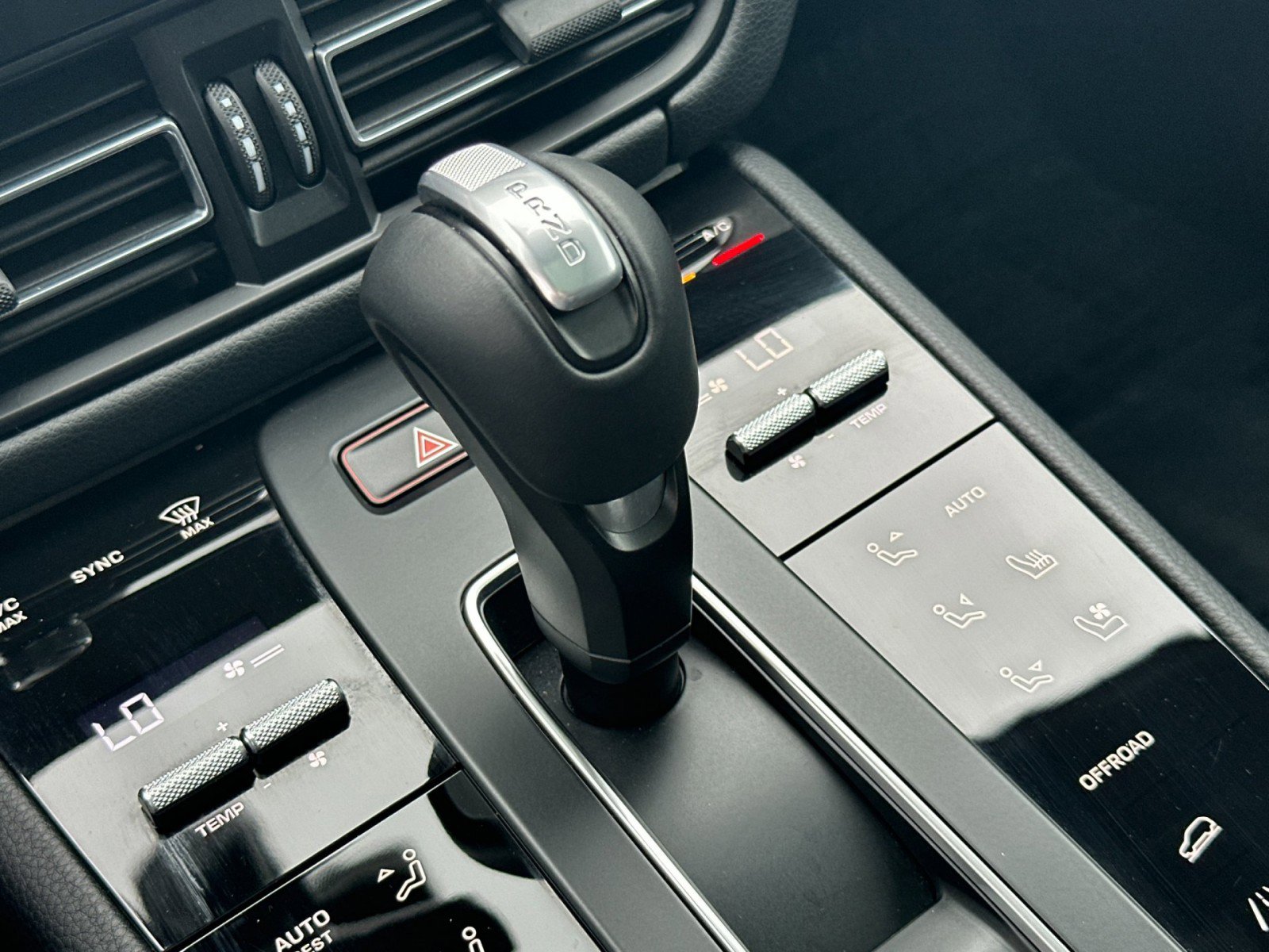 Used 2025 Porsche Macan image 22