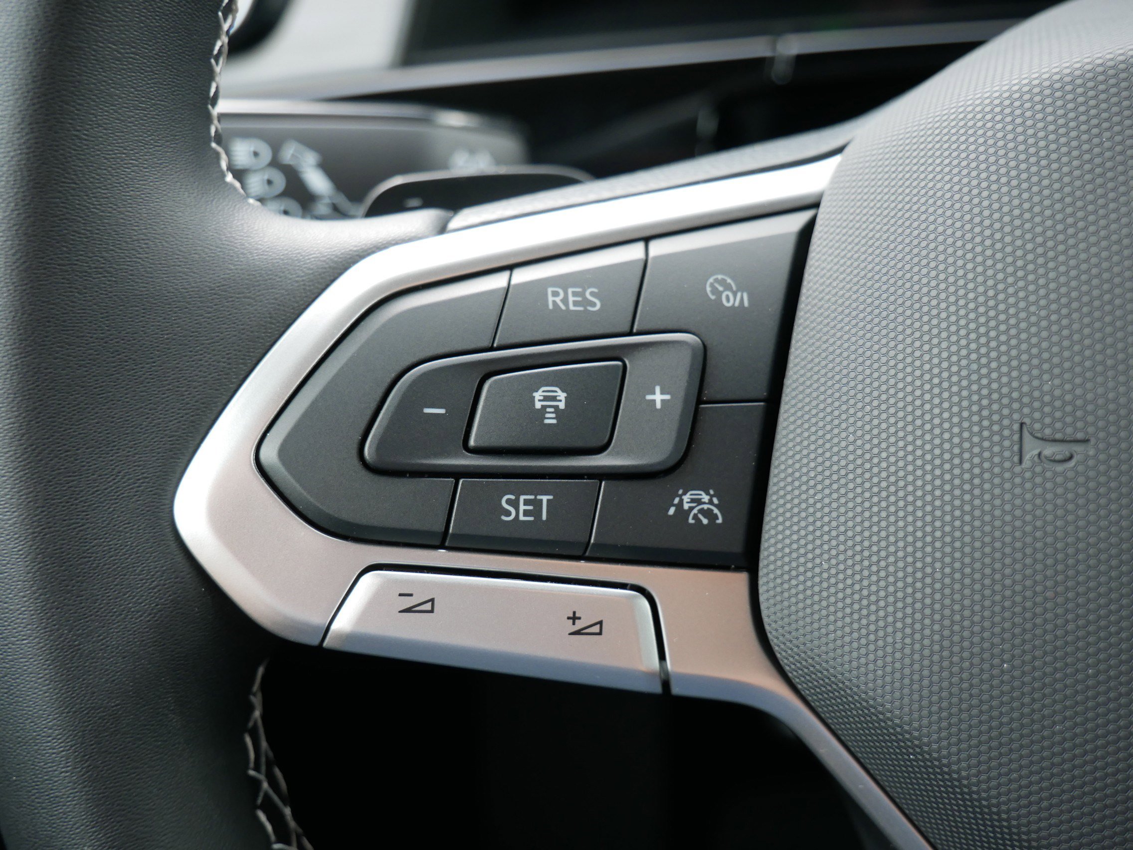 New 2025 Volkswagen Atlas Cross Sport SE image 17