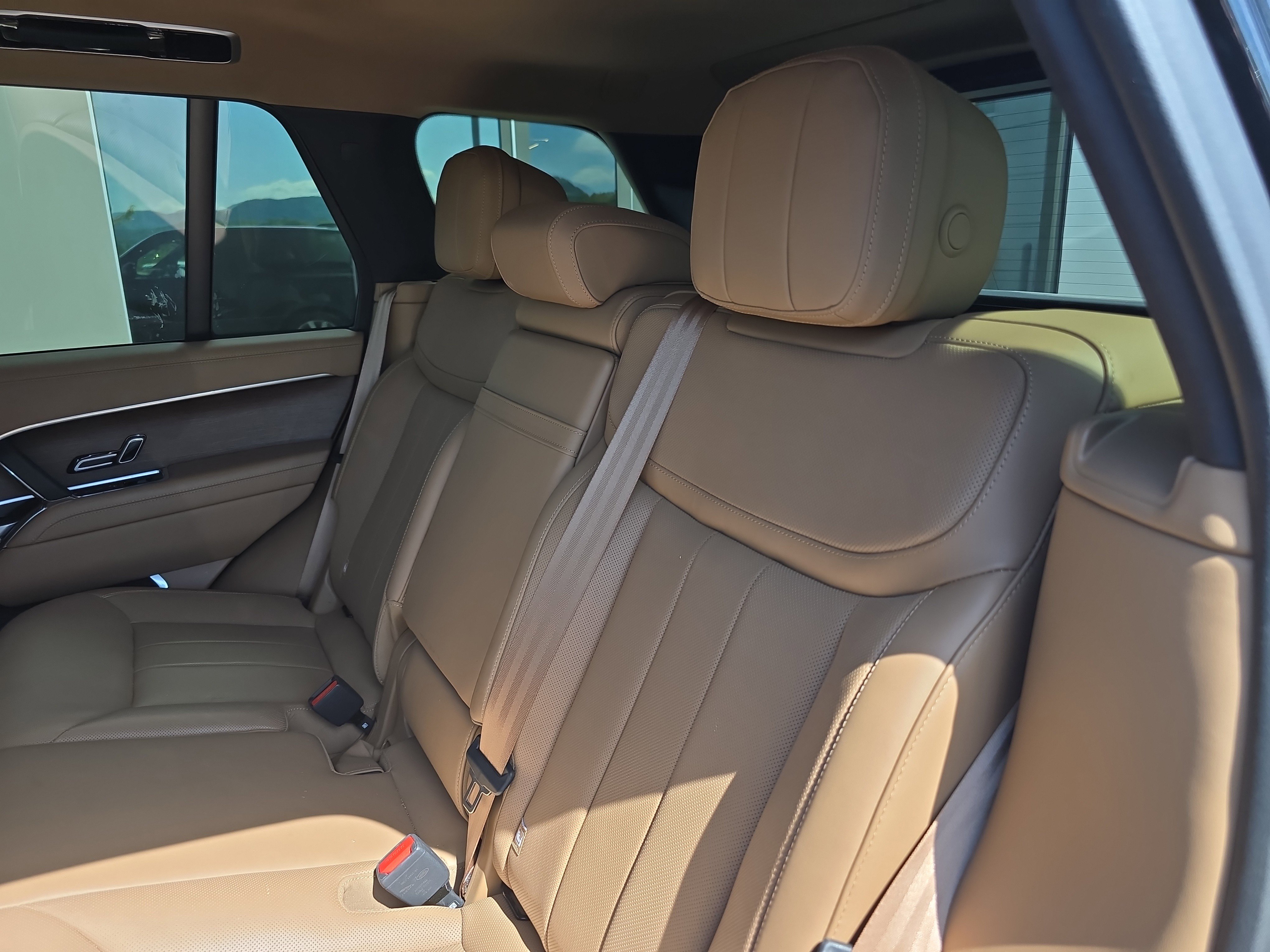 Used 2024 Land Rover Range Rover SE AWD/4WD image 14