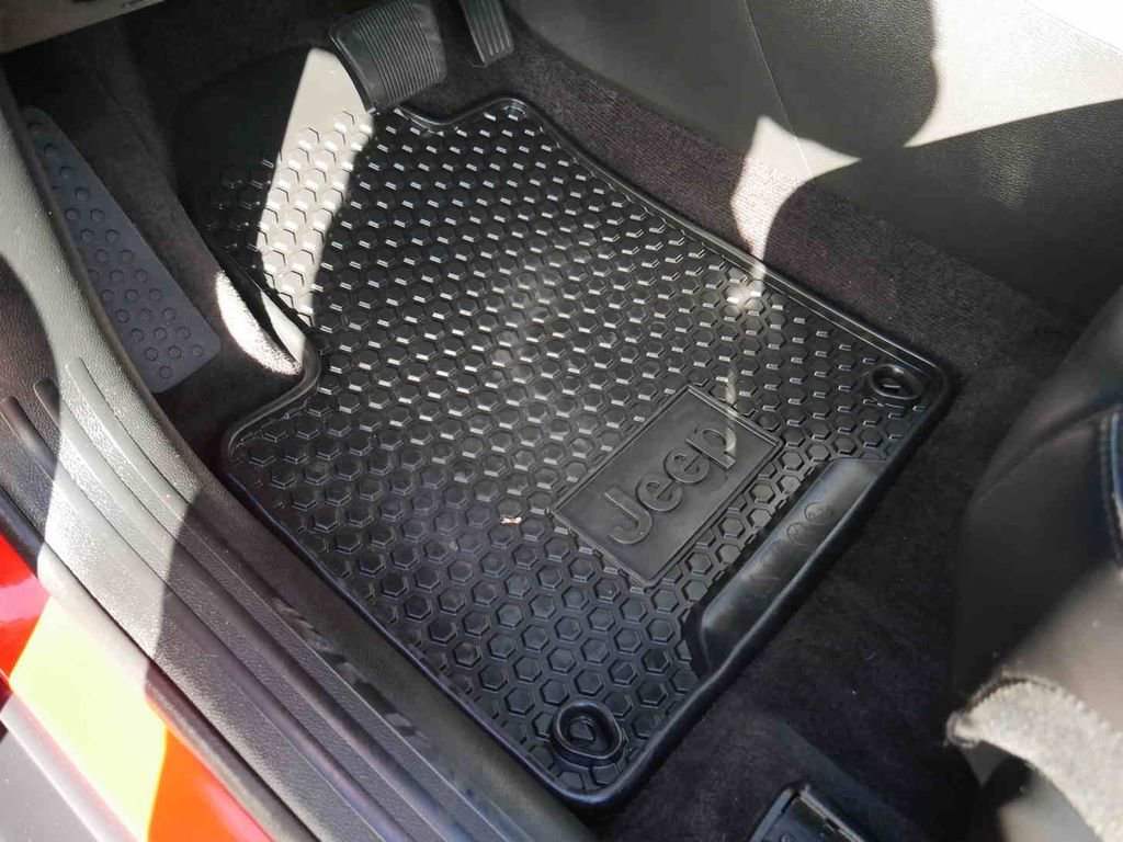 Used 2019 Jeep Cherokee Trailhawk image 31