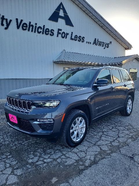 Used 2023 Jeep Grand Cherokee Limited w/ Trailer Tow Prep Group (B) AWD/4WD image 18