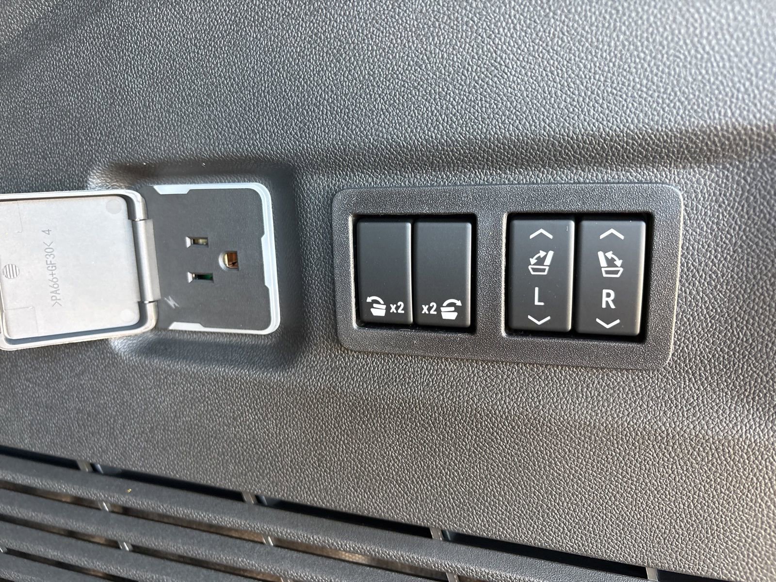 New 2026 Chevrolet Suburban High Country image 22