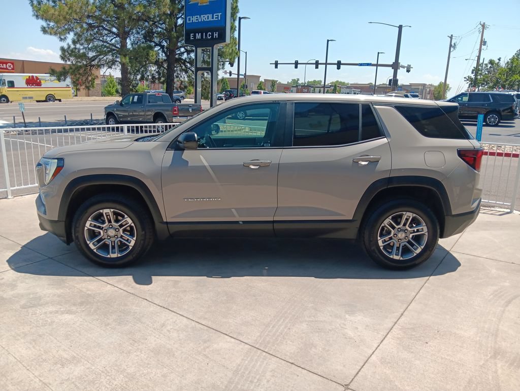 Used 2025 GMC Terrain Elevation AWD/4WD image 2