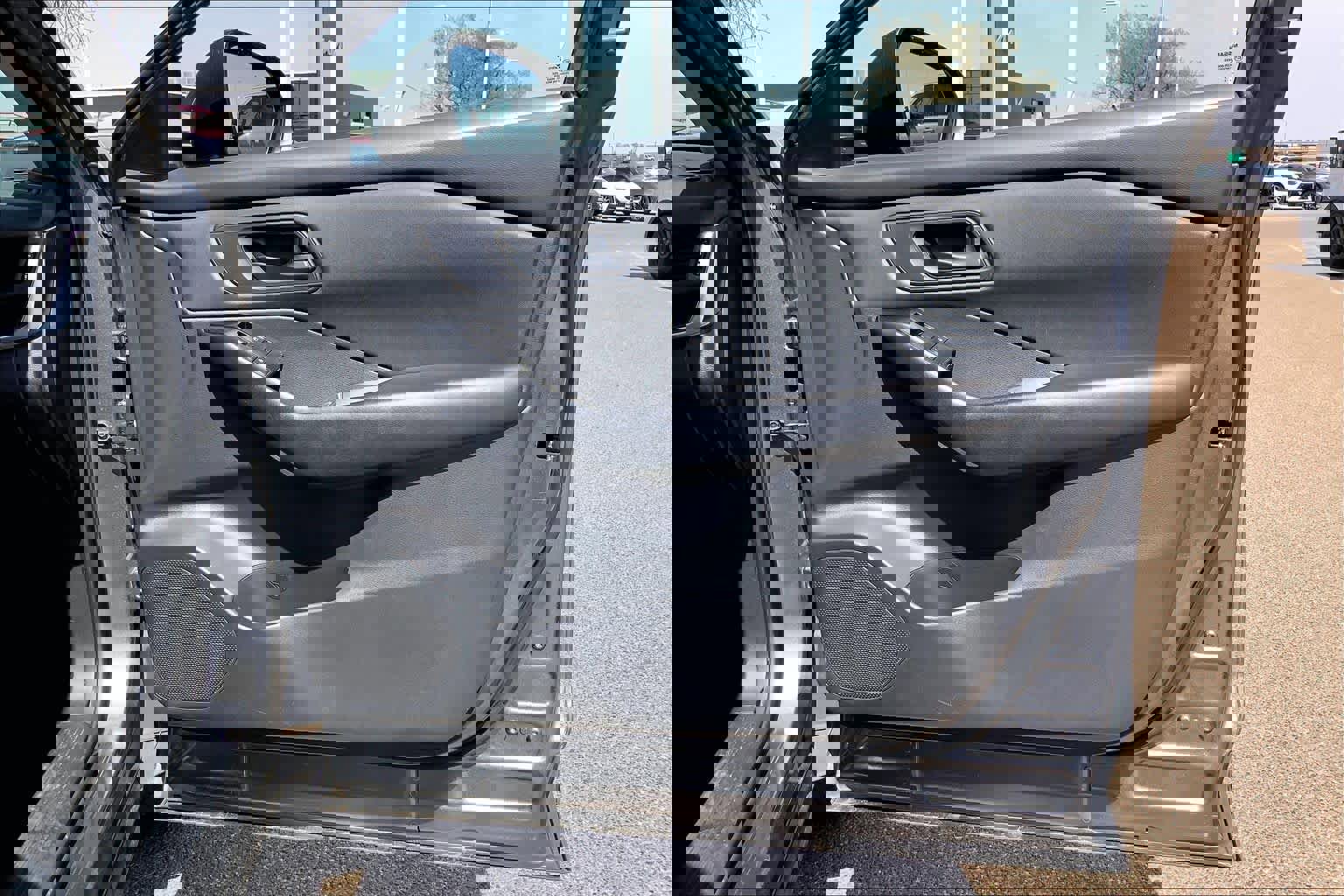 Used 2024 Nissan Rogue S image 23