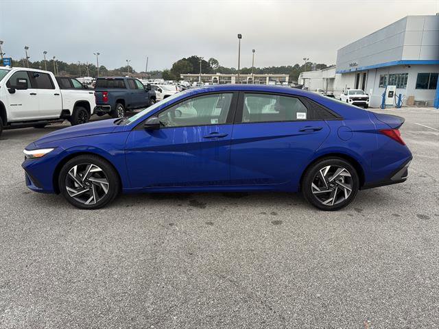 Used 2025 Hyundai Elantra Sport FWD image 4