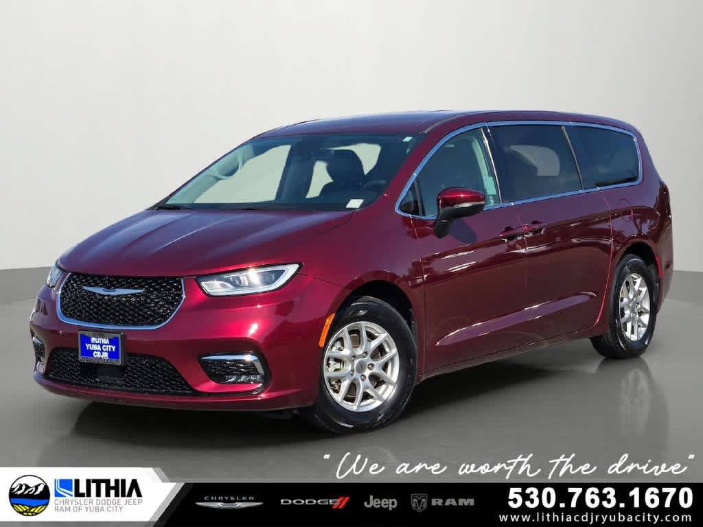 Used 2023 Chrysler Pacifica Touring-L FWD image 1