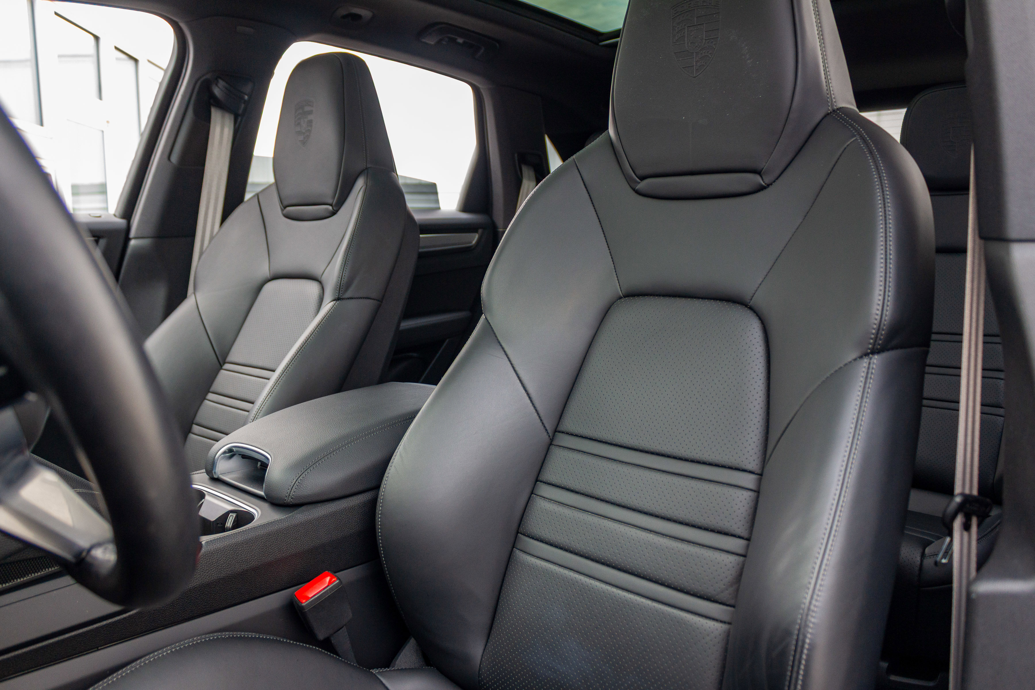 Used 2022 Porsche Cayenne S Platinum image 9