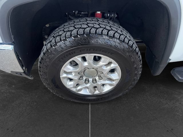 Used 2024 Chevrolet Silverado 2500 LT AWD/4WD image 9