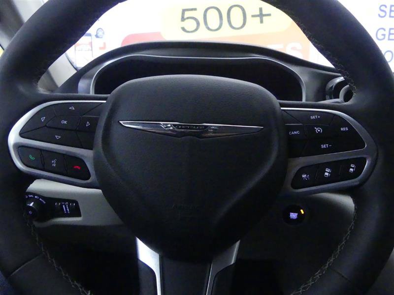 Used 2024 Chrysler Pacifica Touring-L FWD image 18