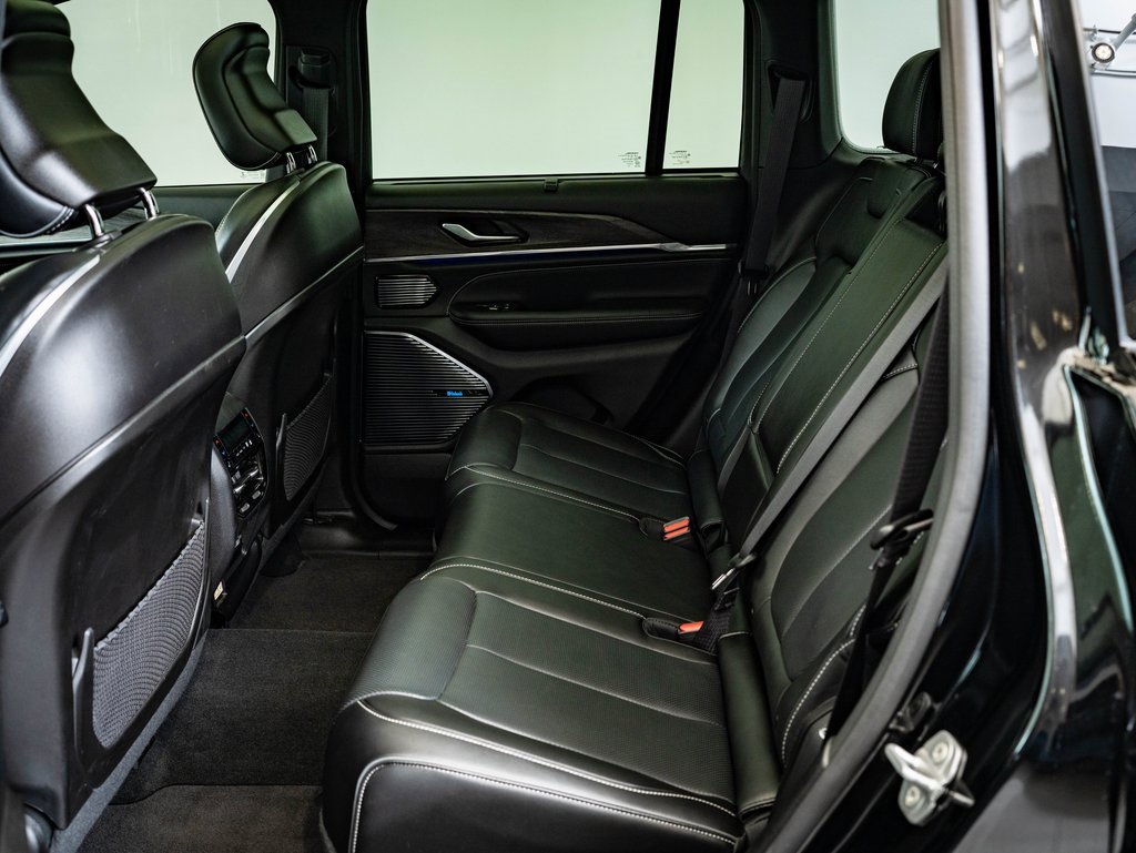 Used 2023 Jeep Grand Cherokee Overland w/ Adv Protech Group III image 35