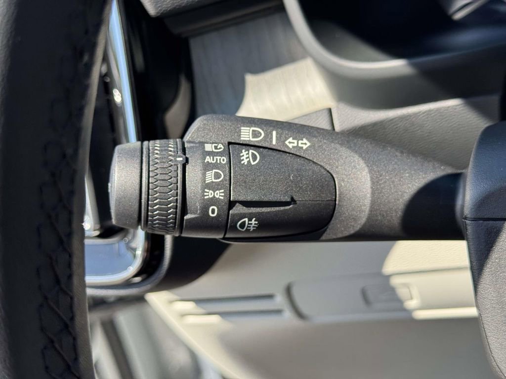 Used 2023 Volvo XC40 B5 Ultimate w/ Climate Package AWD/4WD image 22