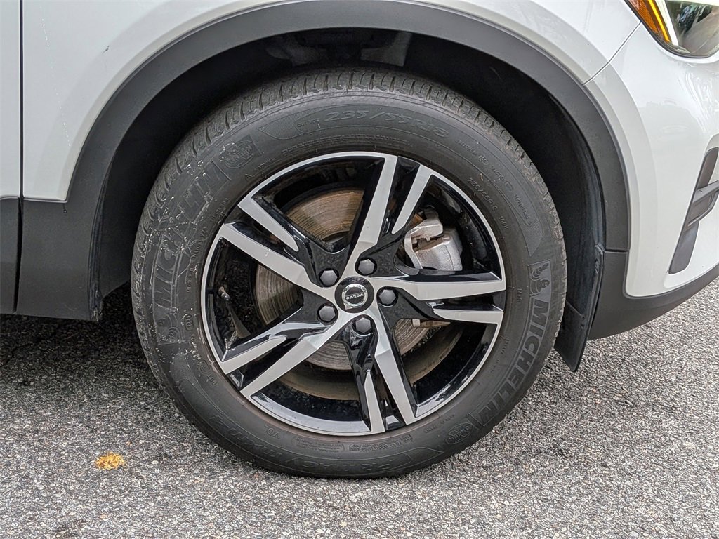 Certified 2024 Volvo XC40 B5 Core image 12