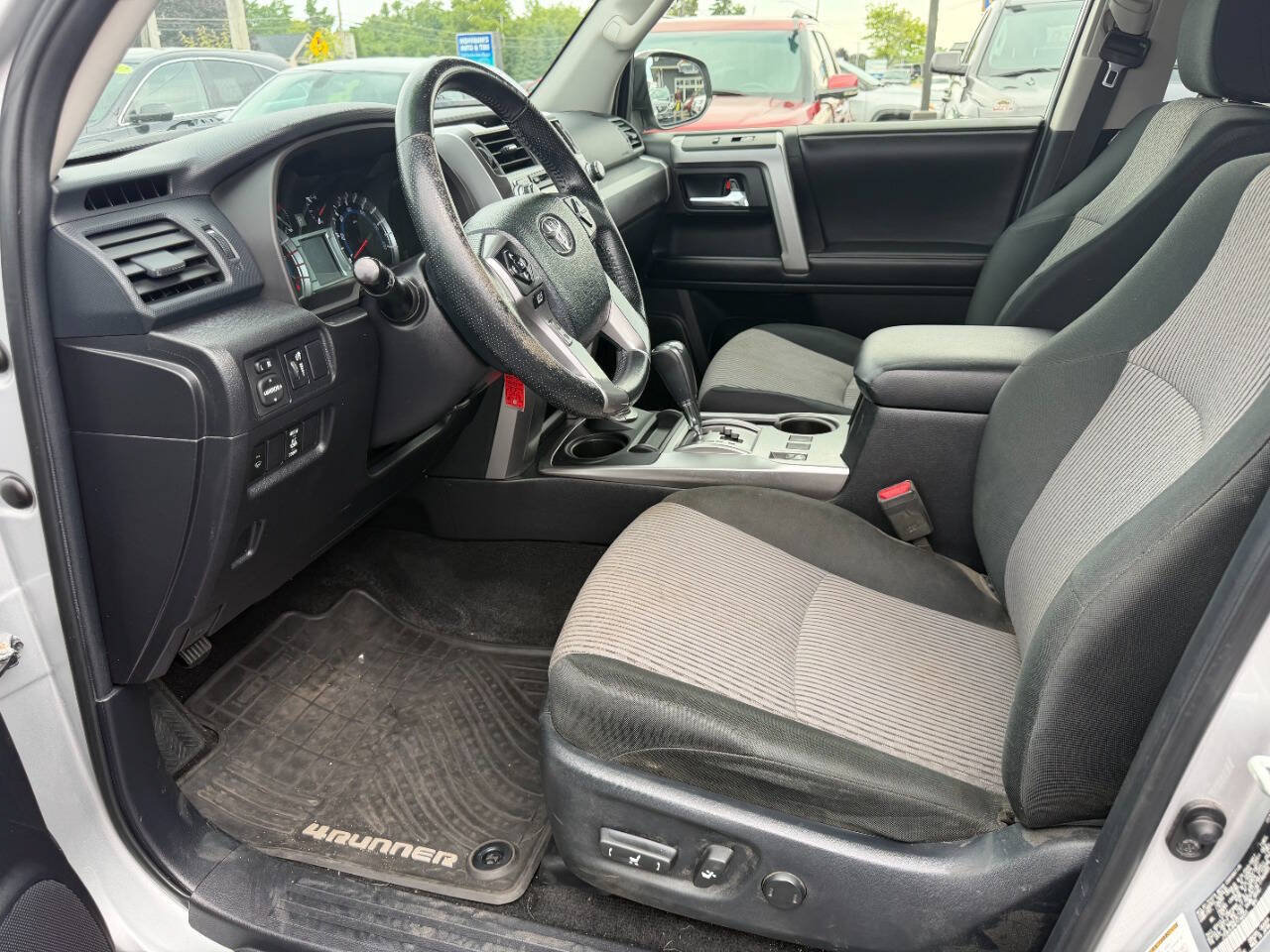 Used 2014 Toyota 4Runner SR5 AWD/4WD image 10