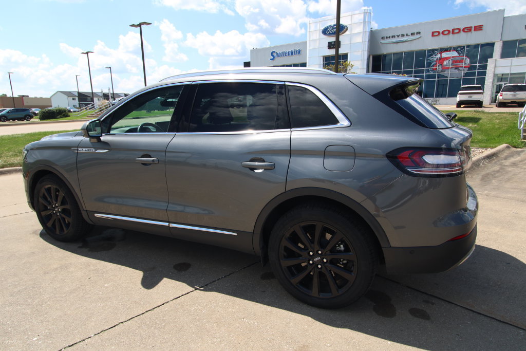 Used 2023 Lincoln Nautilus Reserve w/ Equipment Group 201A AWD/4WD image 17