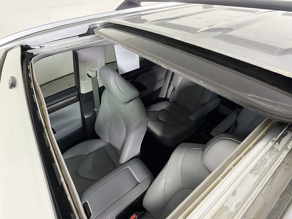 Used 2023 Toyota Highlander Limited image 16