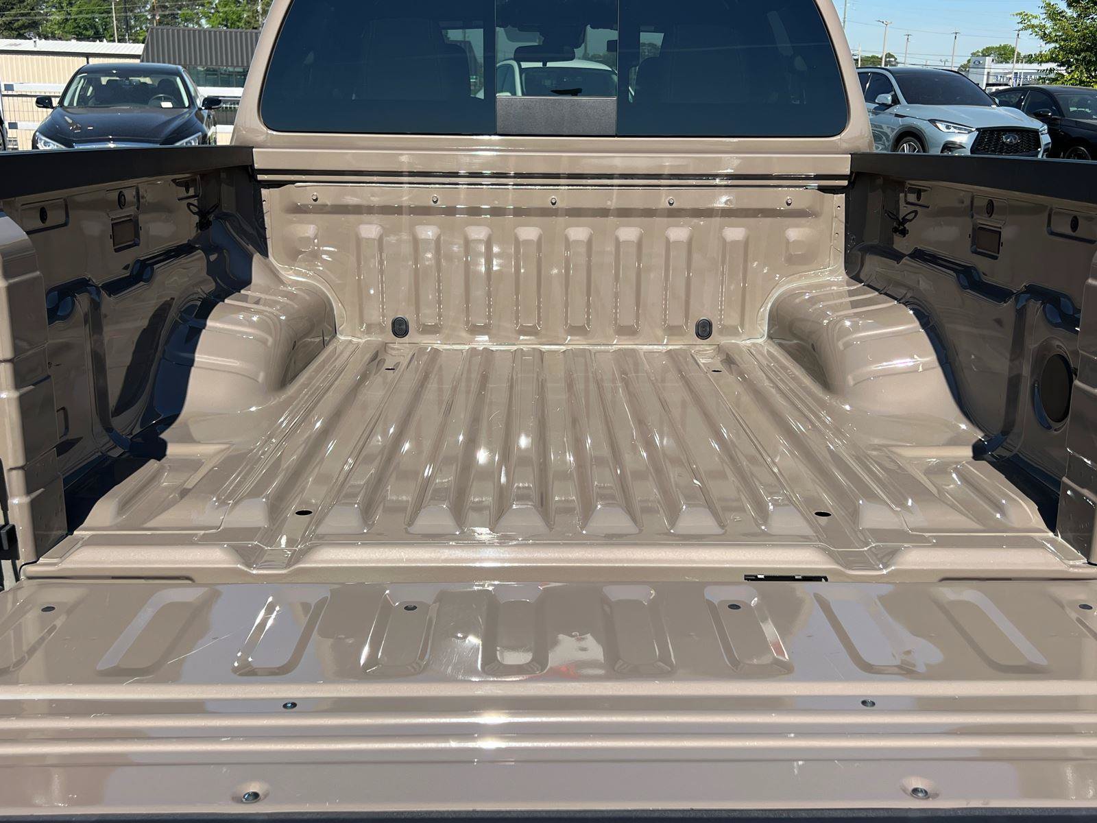 Used 2024 Nissan Frontier PRO-4X w/ Technology Package AWD/4WD image 18