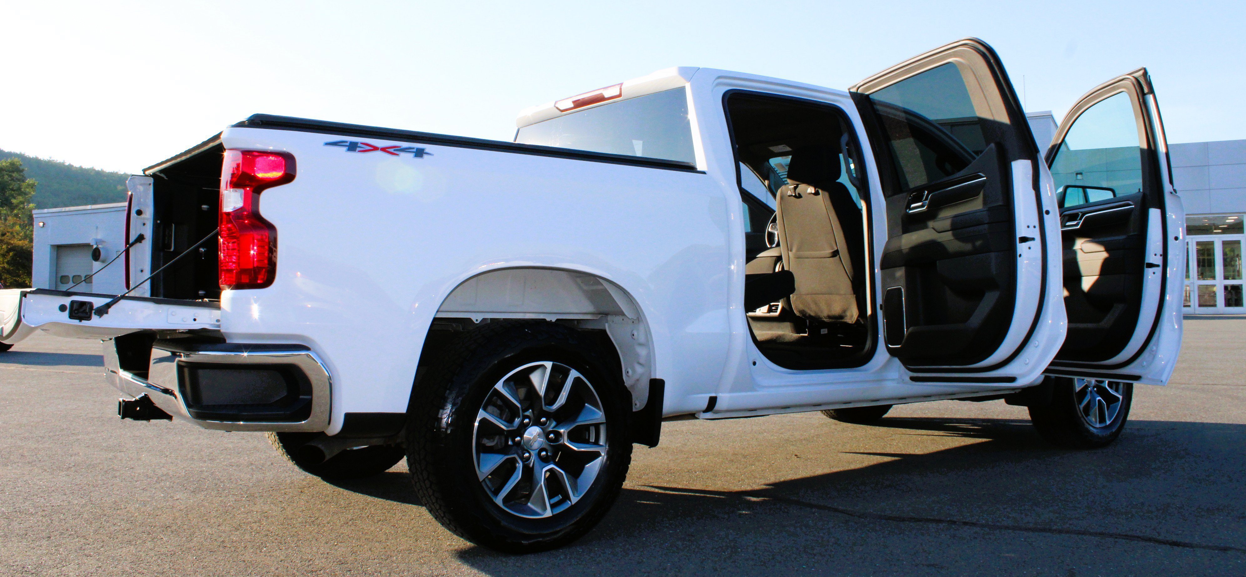 Used 2024 Chevrolet Silverado 1500 LT AWD/4WD image 17