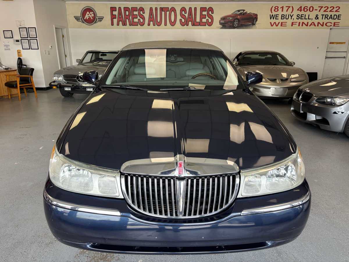 Used 2001 Lincoln Town Car Signature