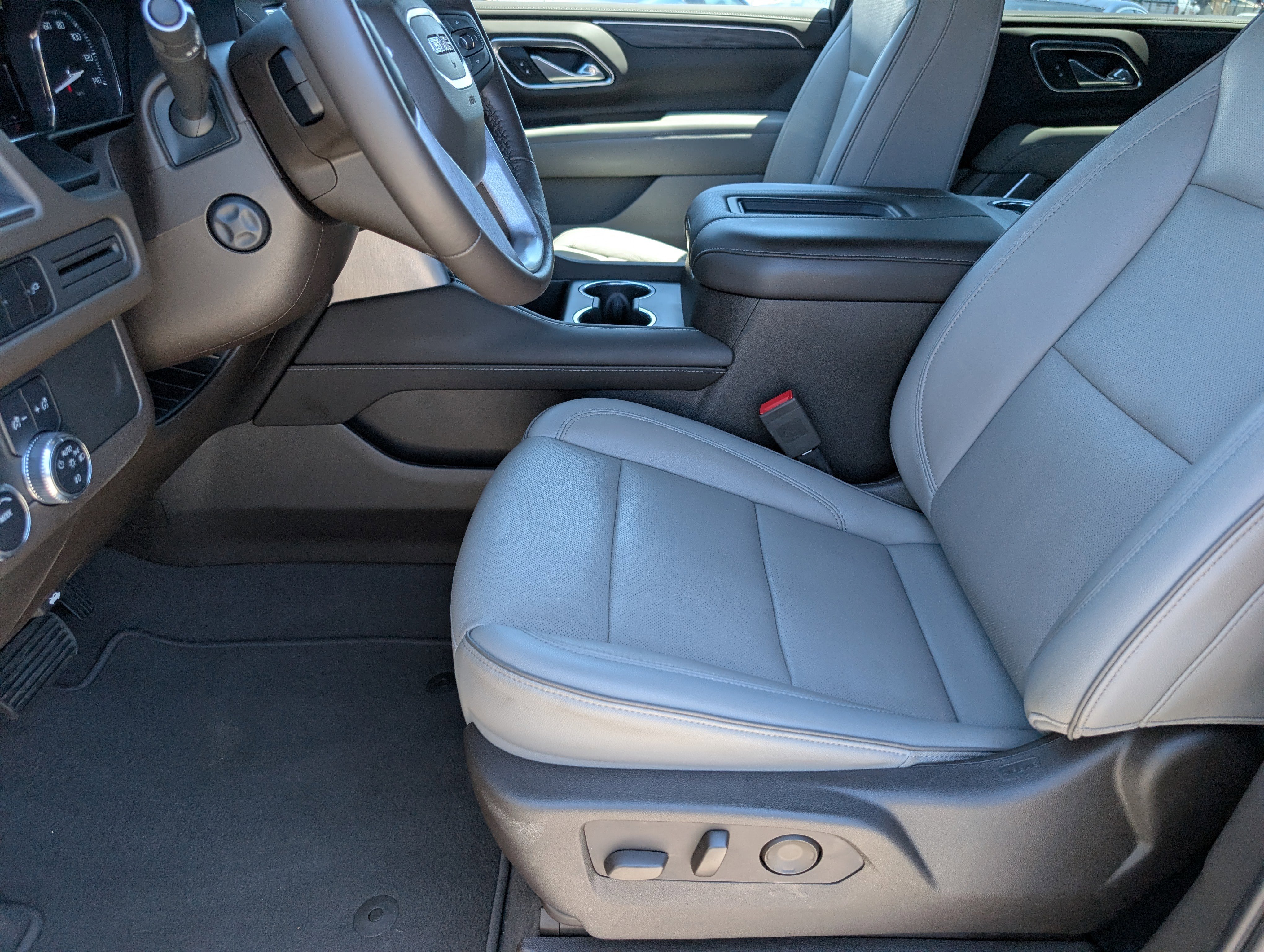 Used 2021 GMC Yukon XL SLT w/ SLT Premium Package image 9