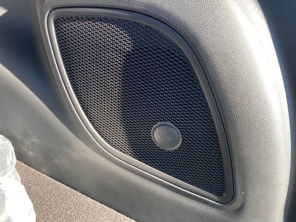 New 2026 Jeep Compass Latitude w/ Sun and Sound Group image 32