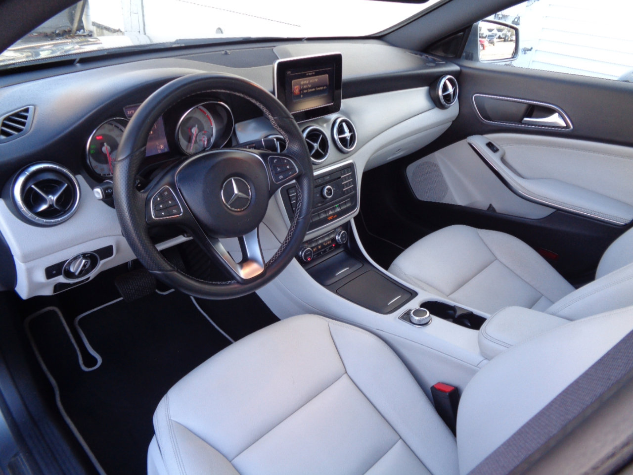 Used 2015 Mercedes-Benz CLA 250 image 7