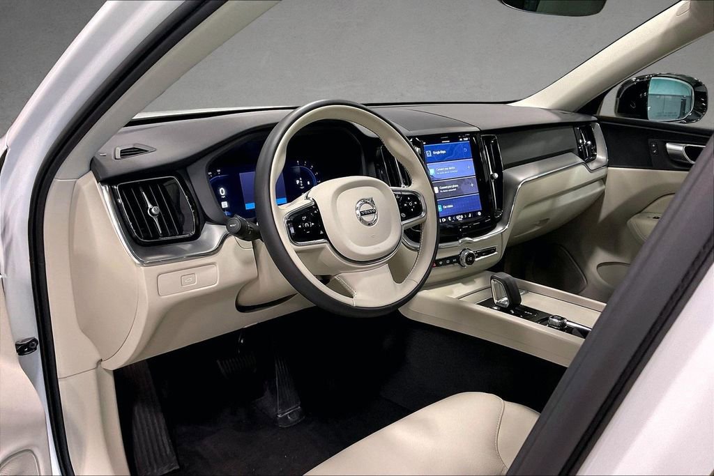 Used 2024 Volvo XC60 B5 Core w/ Protection Package Premier AWD/4WD image 17