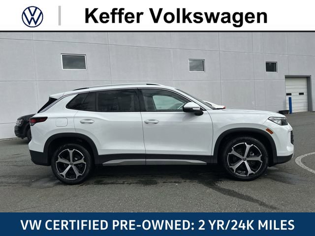 Certified 2025 Volkswagen Tiguan SE FWD image 8
