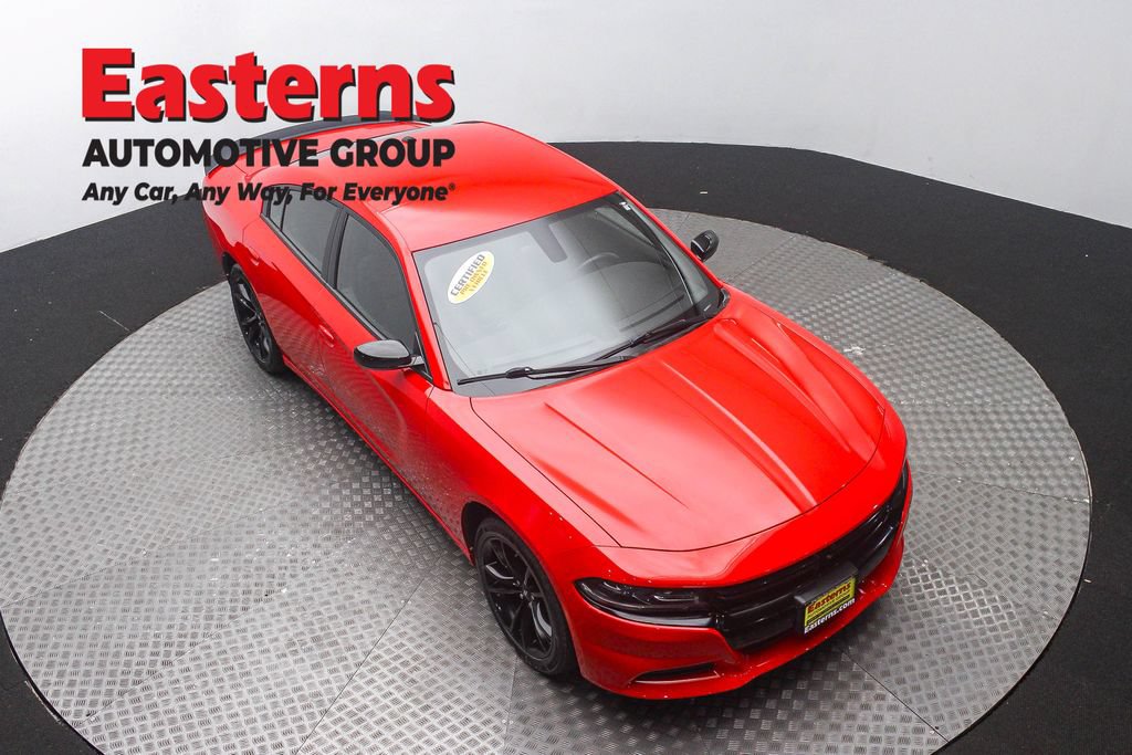 Used 2018 Dodge Charger SXT w/ Blacktop Package RWD image 3