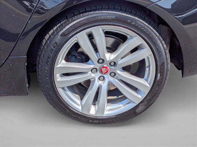 Used 2019 Jaguar XJ R-Sport image 24