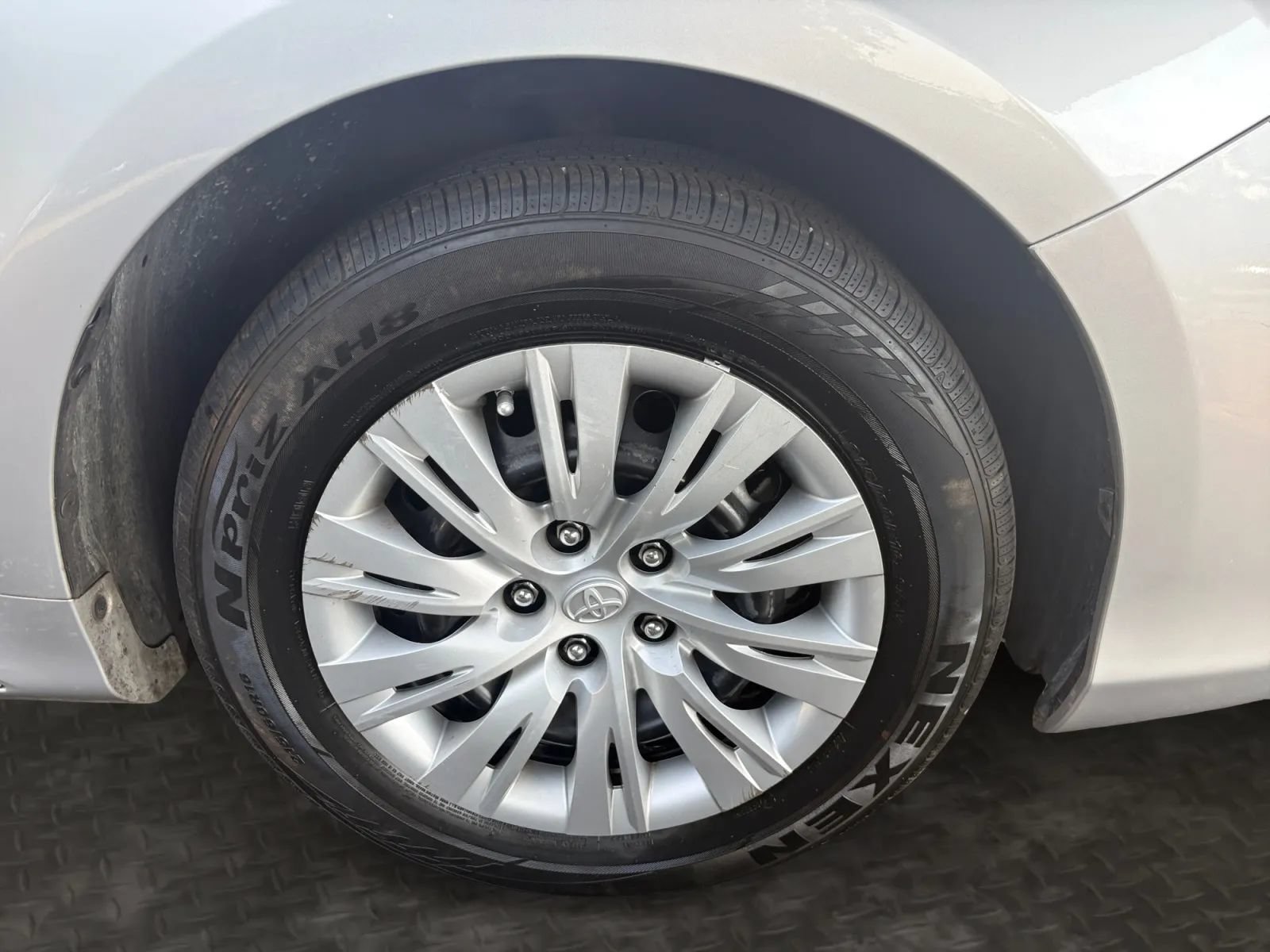 Used 2012 Toyota Camry LE FWD image 34