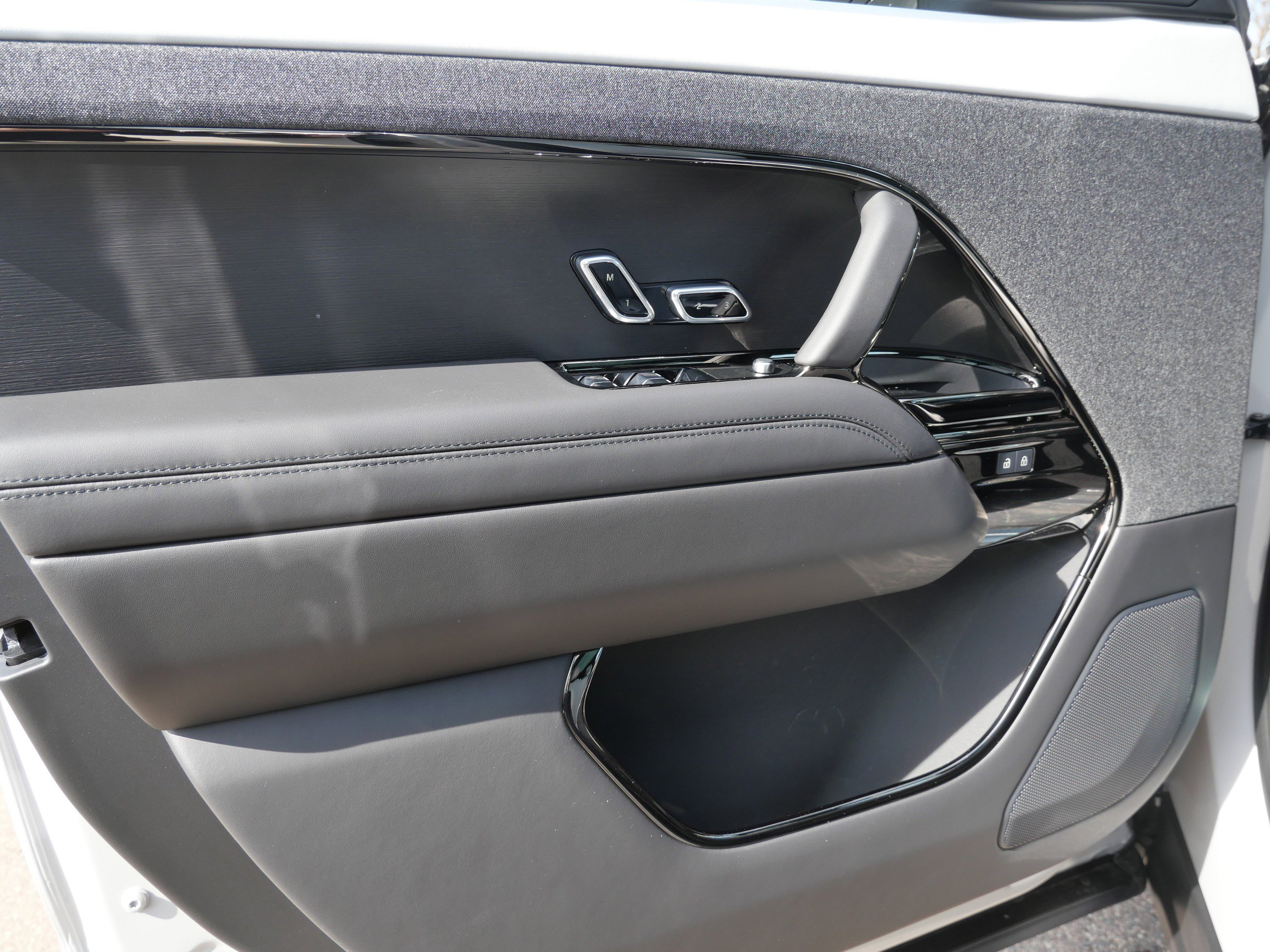 New 2026 Land Rover Range Rover Sport Dynamic SE image 4