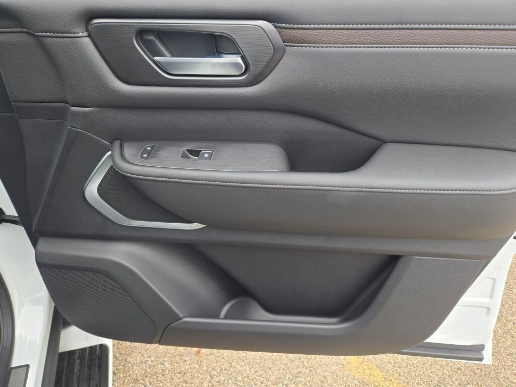 New 2026 Nissan Armada Platinum Reserve w/ Accent Package image 5